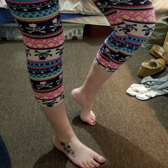 BNWT skull crop leggings - Picture 4 of 4